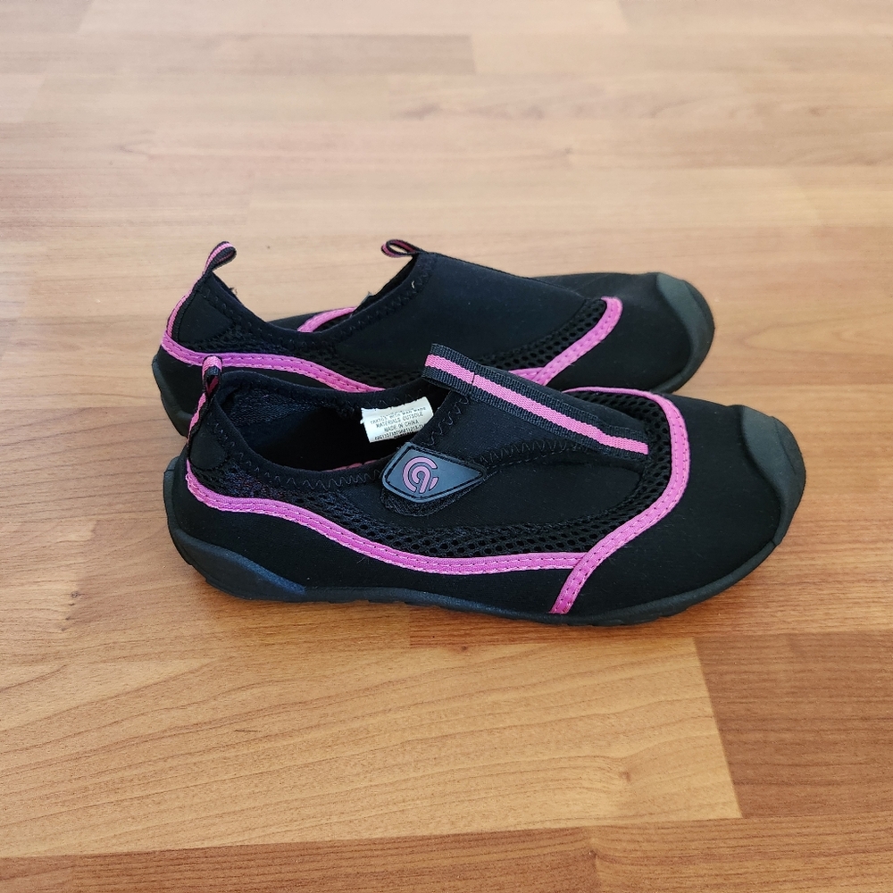 Champion C9 Women's Water Beach Shoes Size S 5/6 Black Pink, looks new